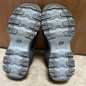 NEVER WORN SKETCHERS